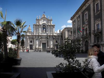 Facciata dalla piazza