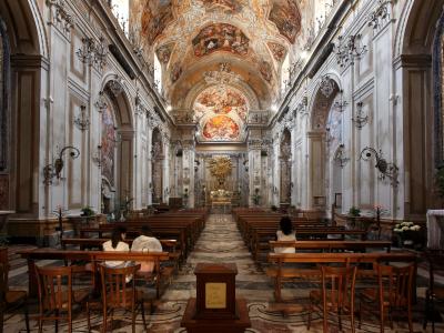 L'interno della chiesa