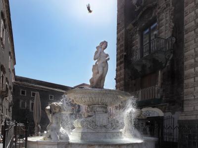 FONTANA DELL'AMENANO, giovane con cornucopia