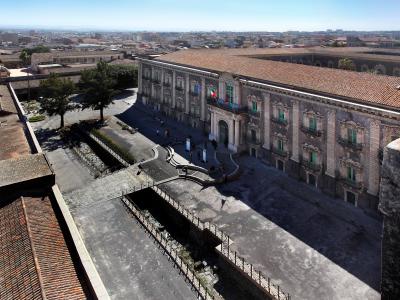 Il monastero con la strada romana dall'alto