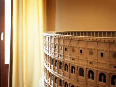 MUSEO TATTILE BORGES, Particolare della ricostruzione del Colosseo, Roma