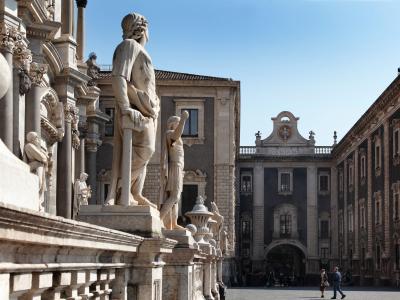 PIAZZA DUOMO, veduta porta UZEDA