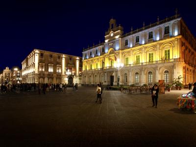 PIAZZA UNIVERSITA', veduta serale