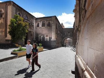 Veduta verso l'arco di san Benedetto