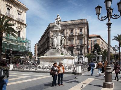 Piazza Stesicoro monumento a Vincenzo Bellini