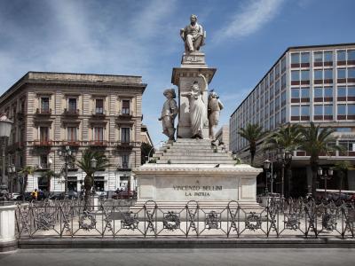Piazza Stesicoro monumento a Vincenzo Bellini 2