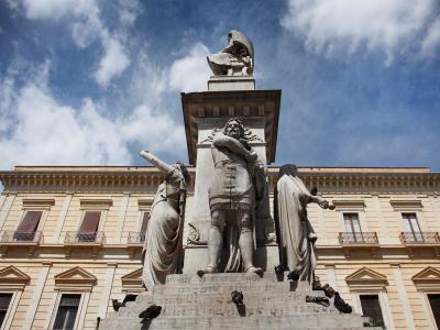 Piazza Stesicoro monumento a Vincenzo Bellini 3