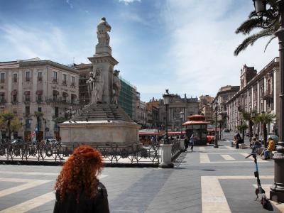 Piazza Stesicoro monumento a Vincenzo Bellini 4